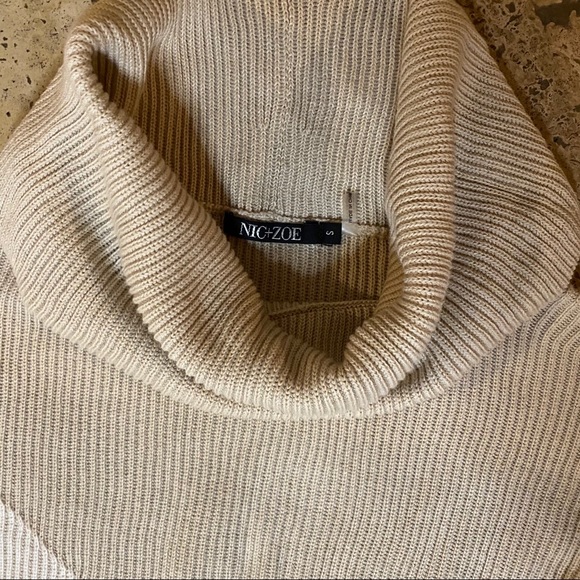 Color Block Sweater - Picture 7 of 12